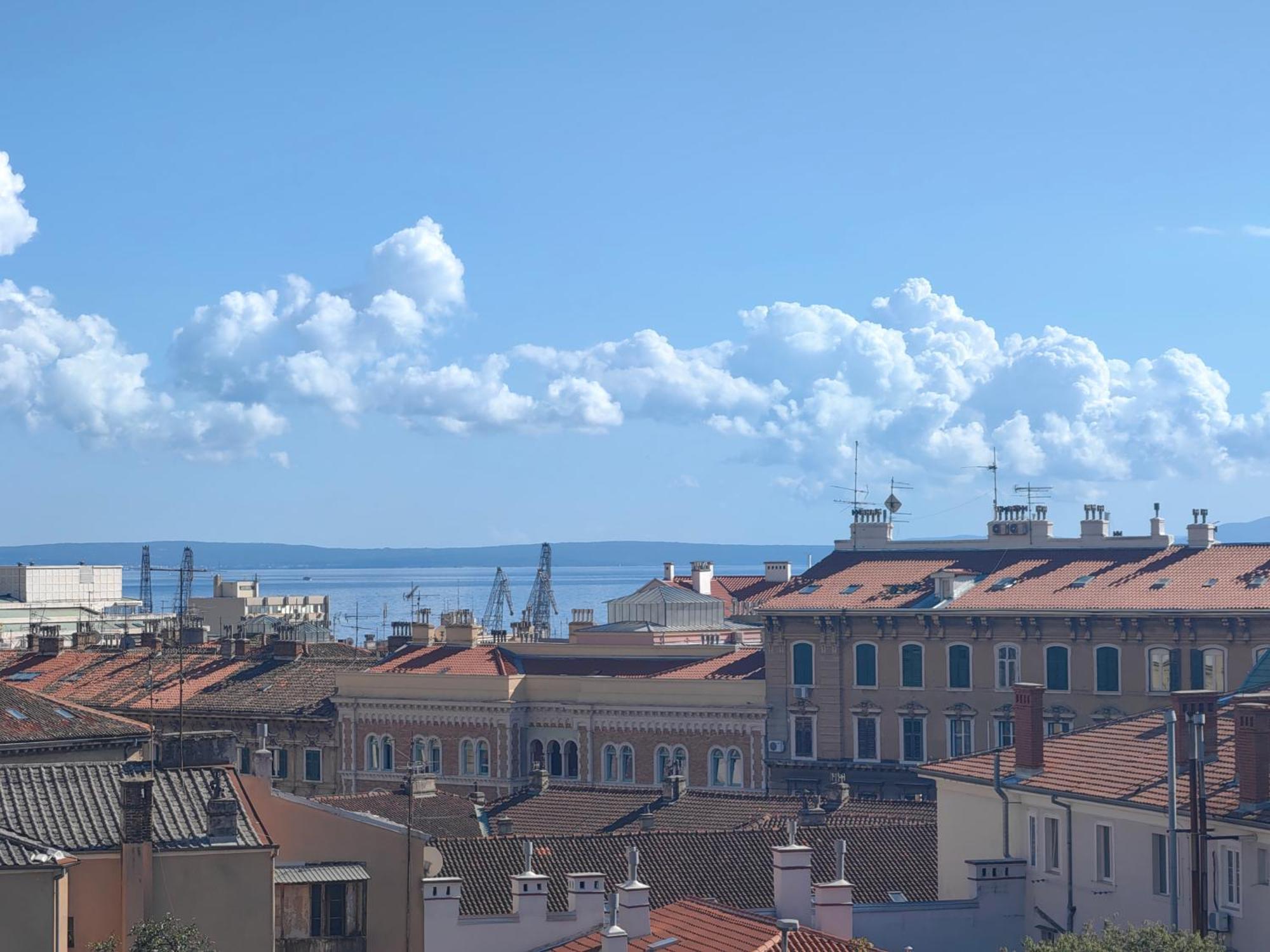'2R' City Center Holidays And Workstays Риека Экстерьер фото